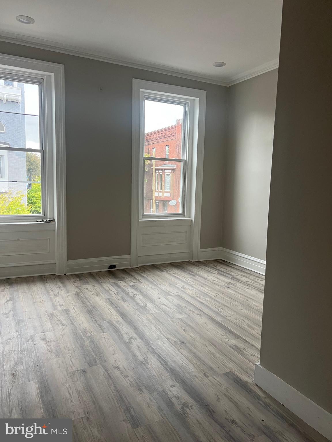 1926 W DIAMOND STREET