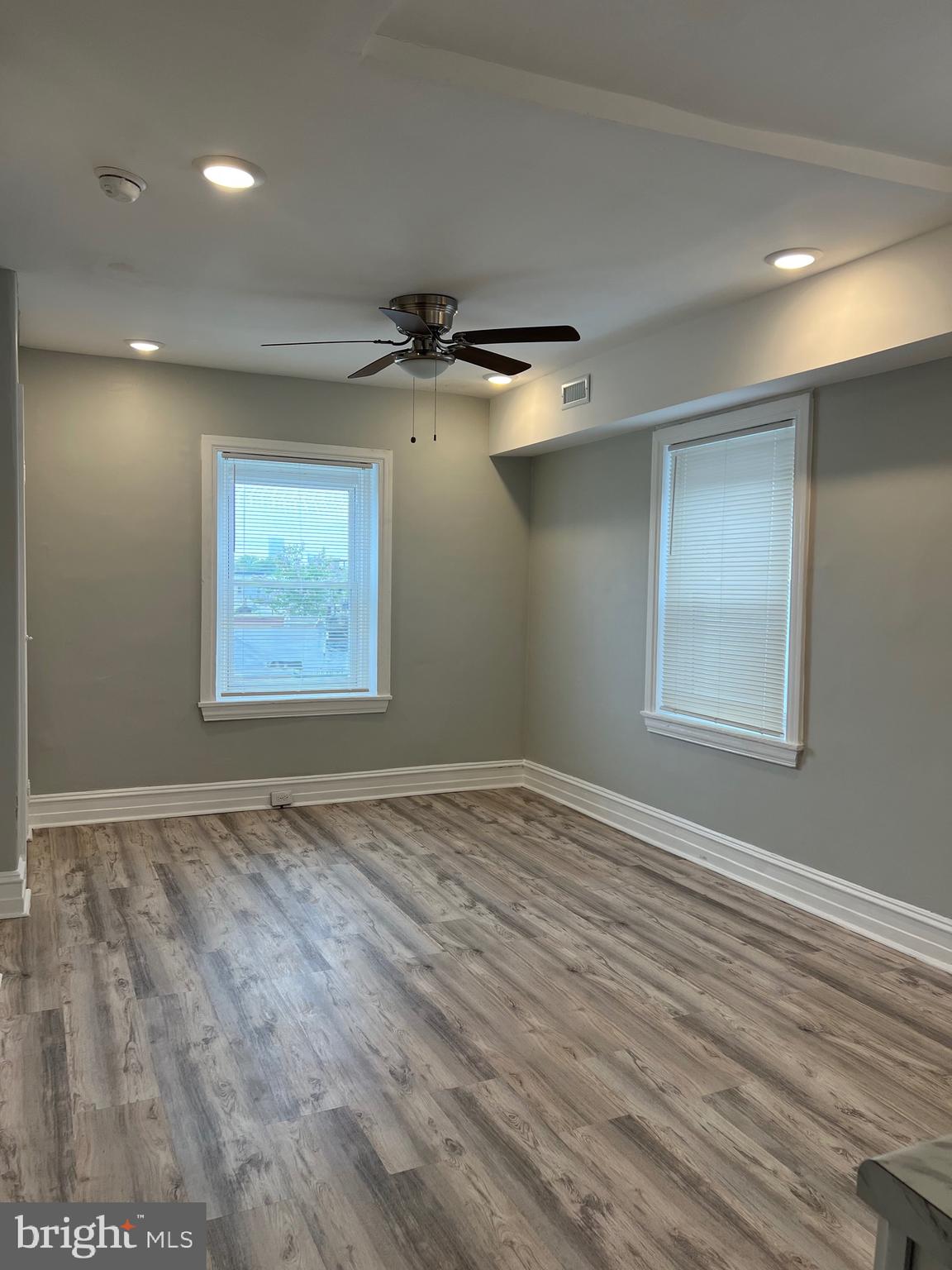 1926 W DIAMOND STREET