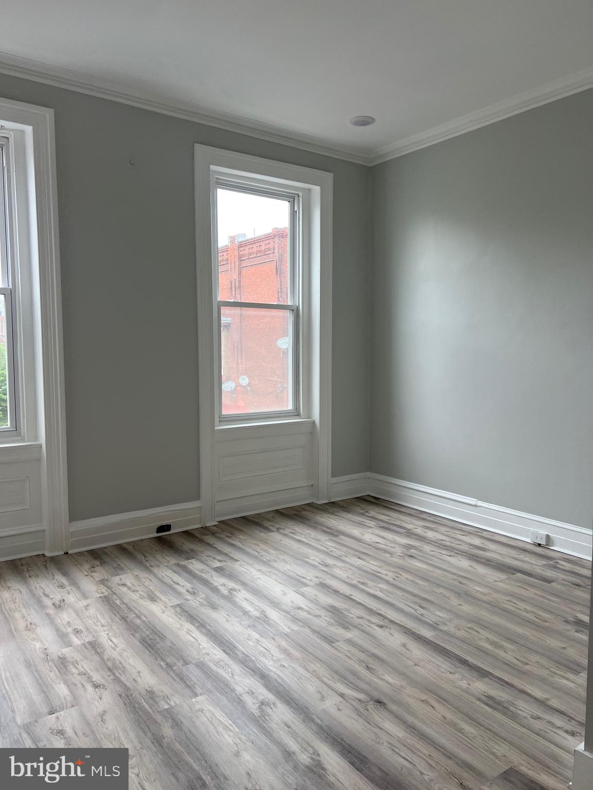 1926 W DIAMOND STREET