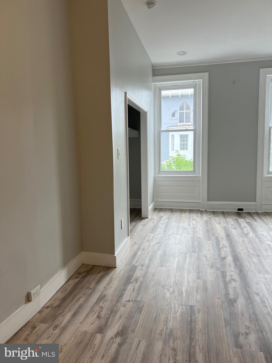 1926 W DIAMOND STREET