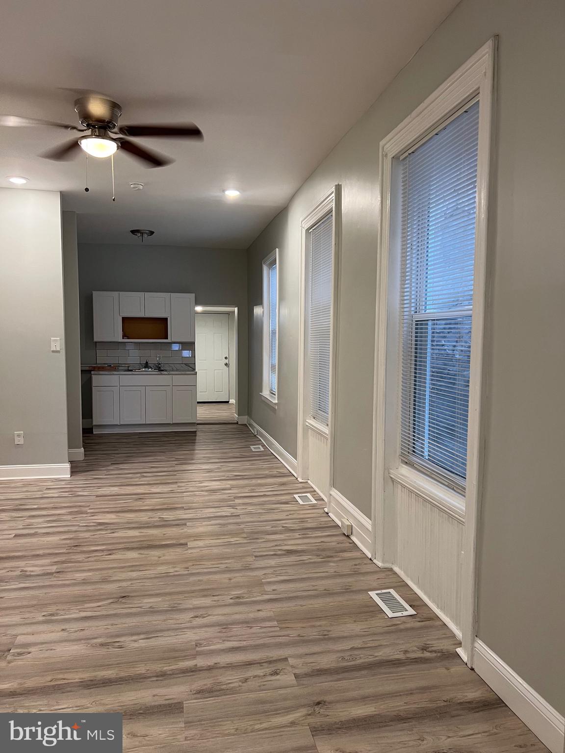 1926 W DIAMOND STREET