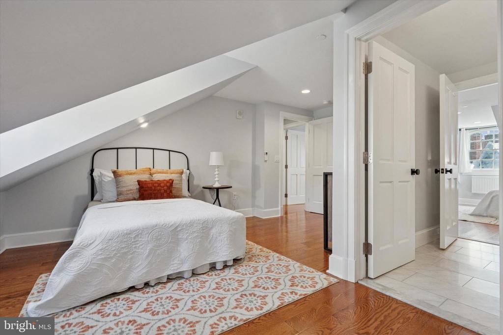1215 SPRUCE STREET 301