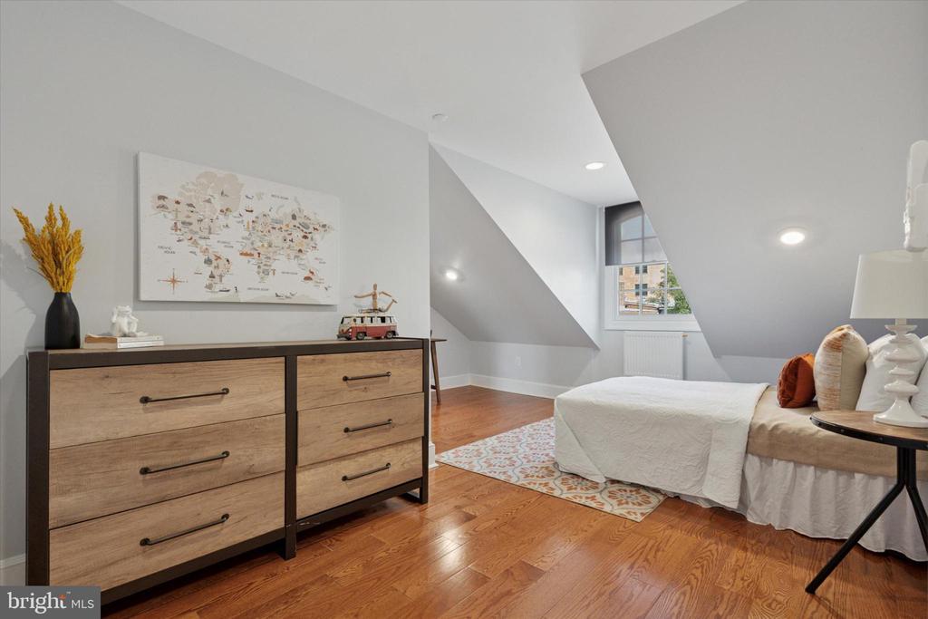 1215 SPRUCE STREET 301