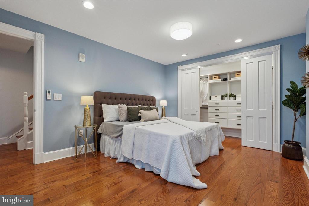 1215 SPRUCE STREET 301