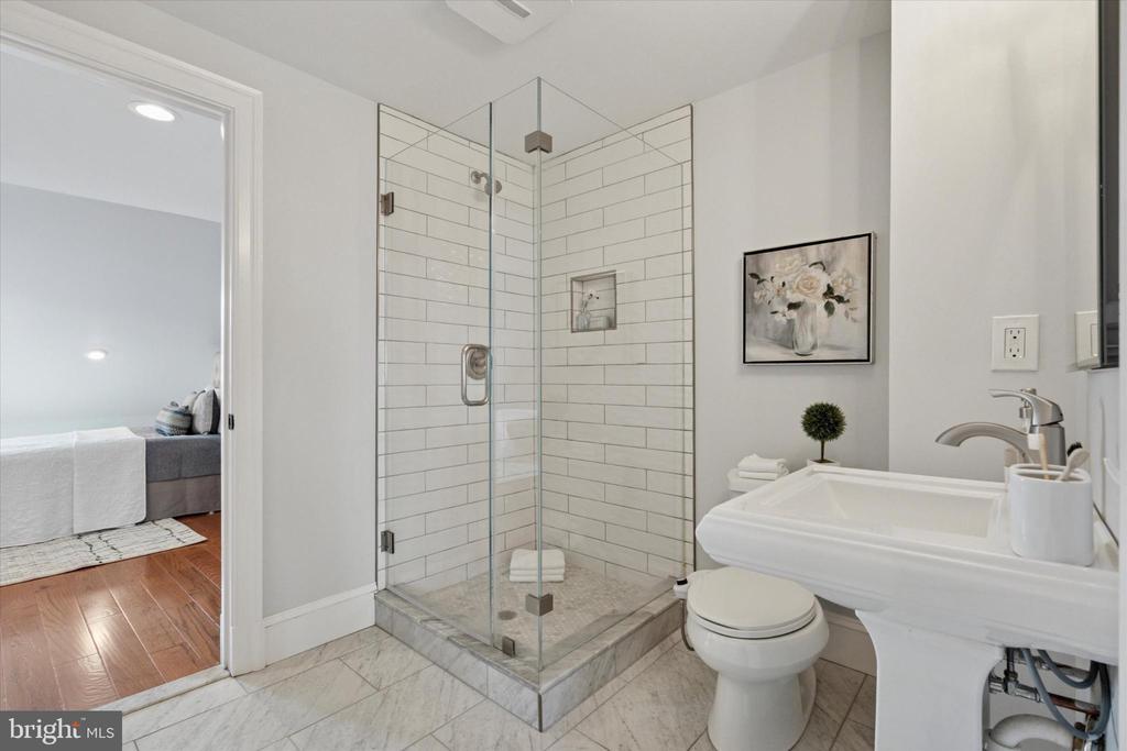 1215 SPRUCE STREET 301