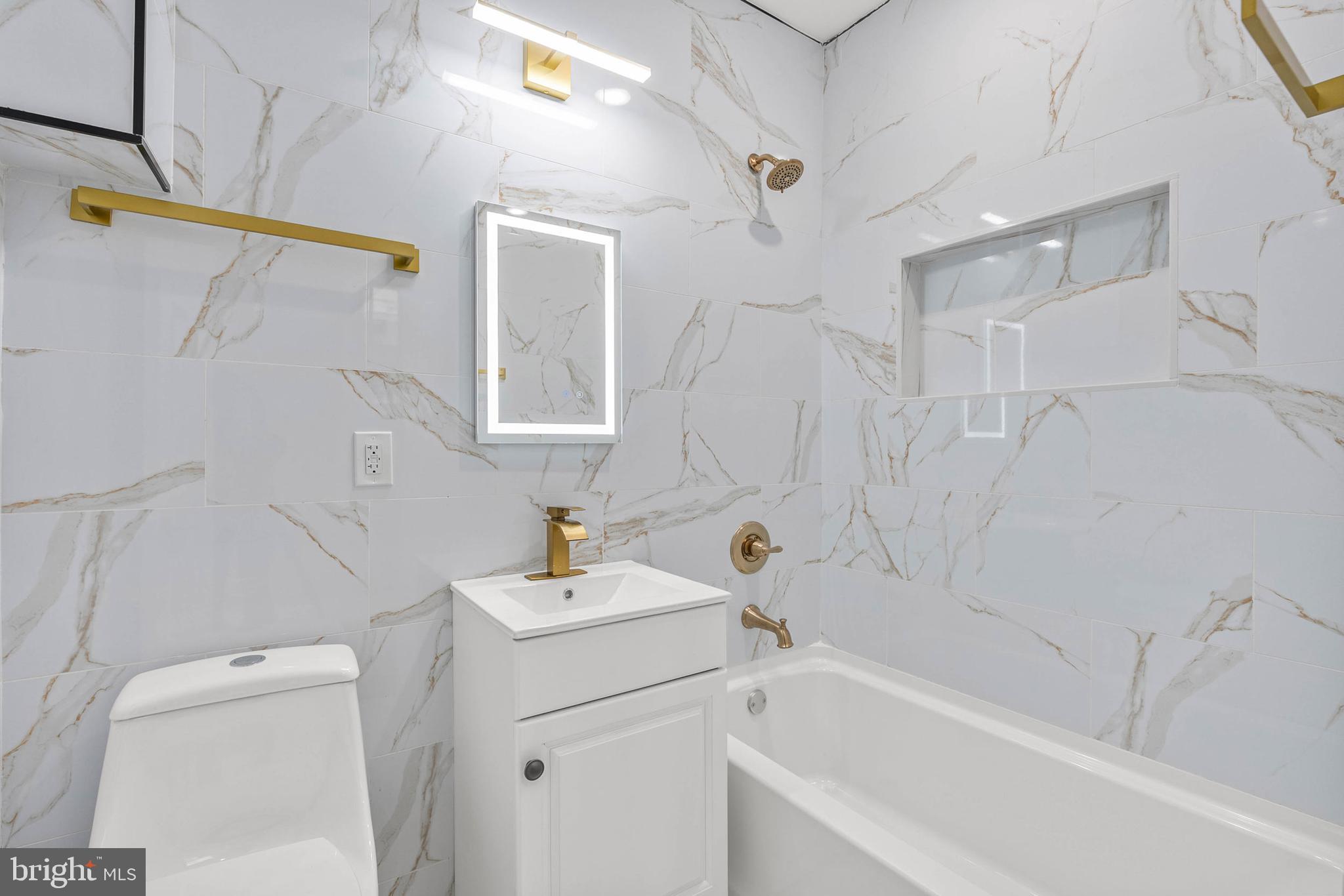 2502 E CLEARFIELD STREET