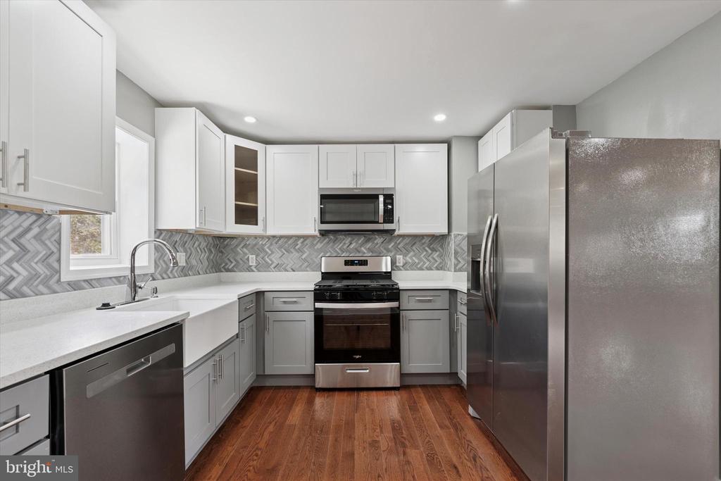1319 PATRICK HENRY PLACE