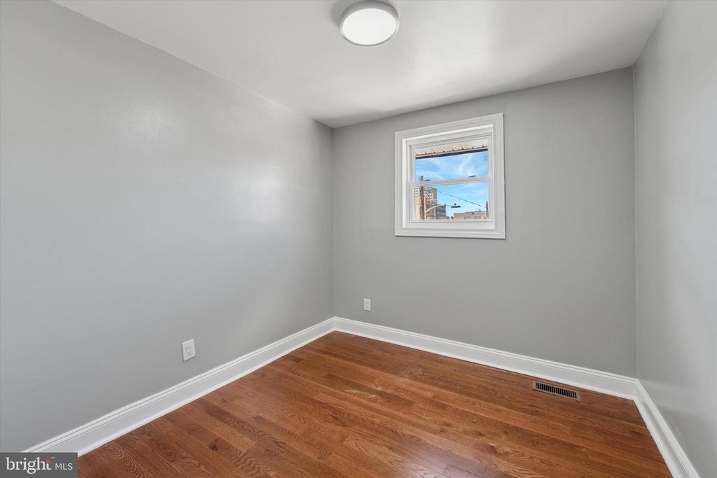 1319 PATRICK HENRY PLACE