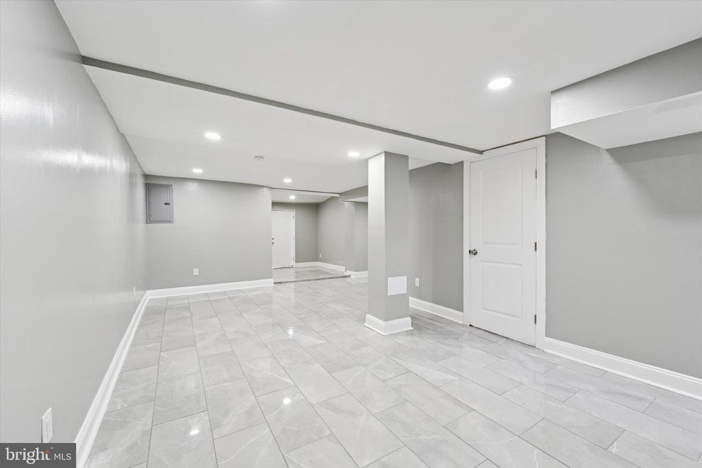 1319 PATRICK HENRY PLACE