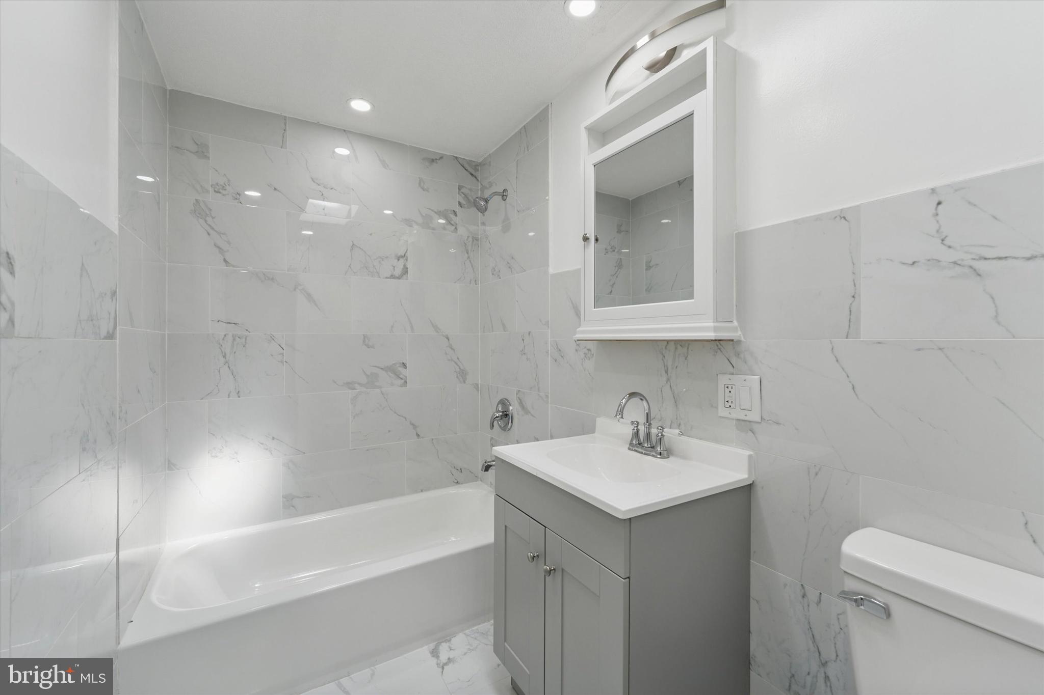 1319 PATRICK HENRY PLACE