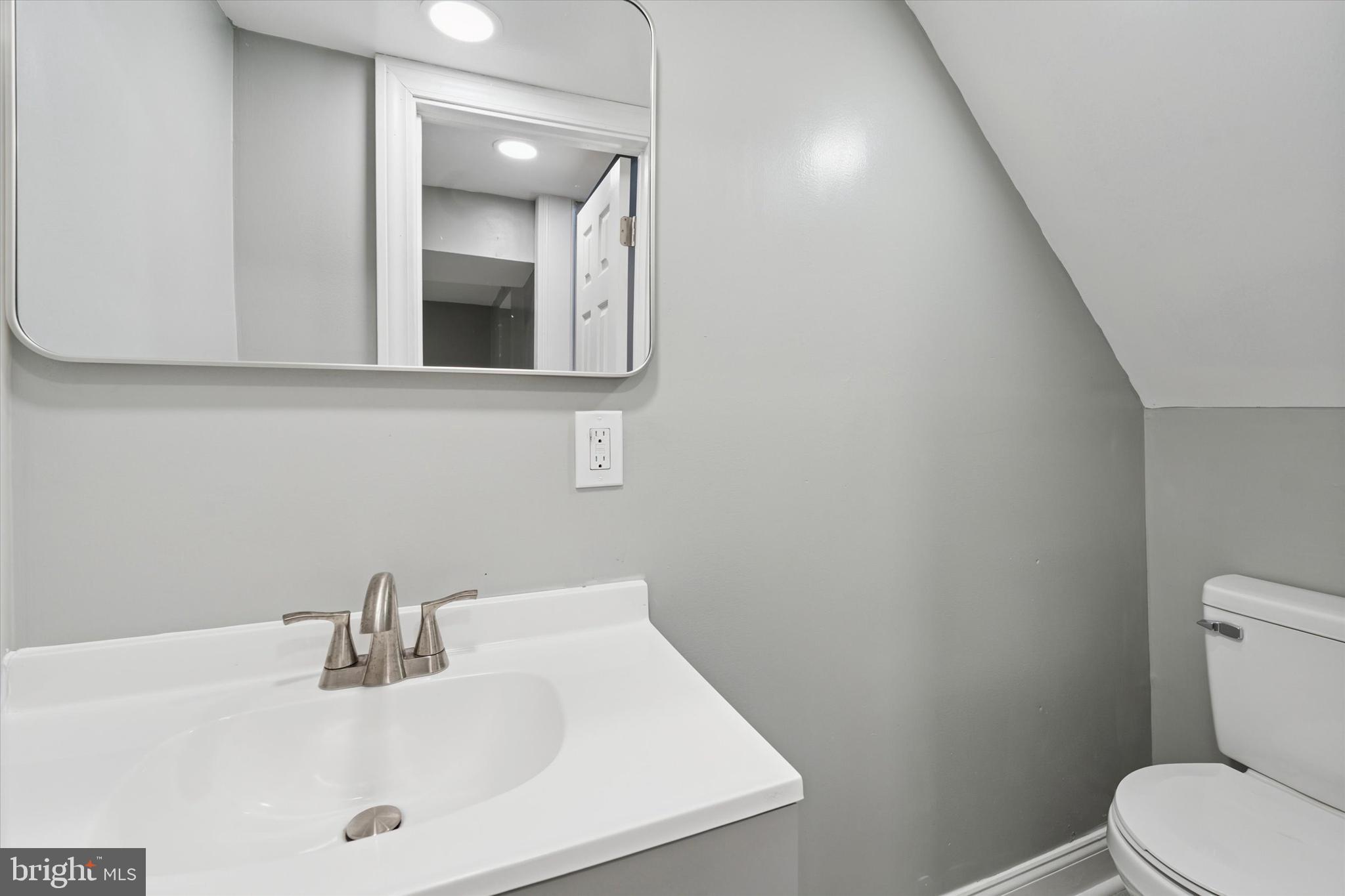 1319 PATRICK HENRY PLACE