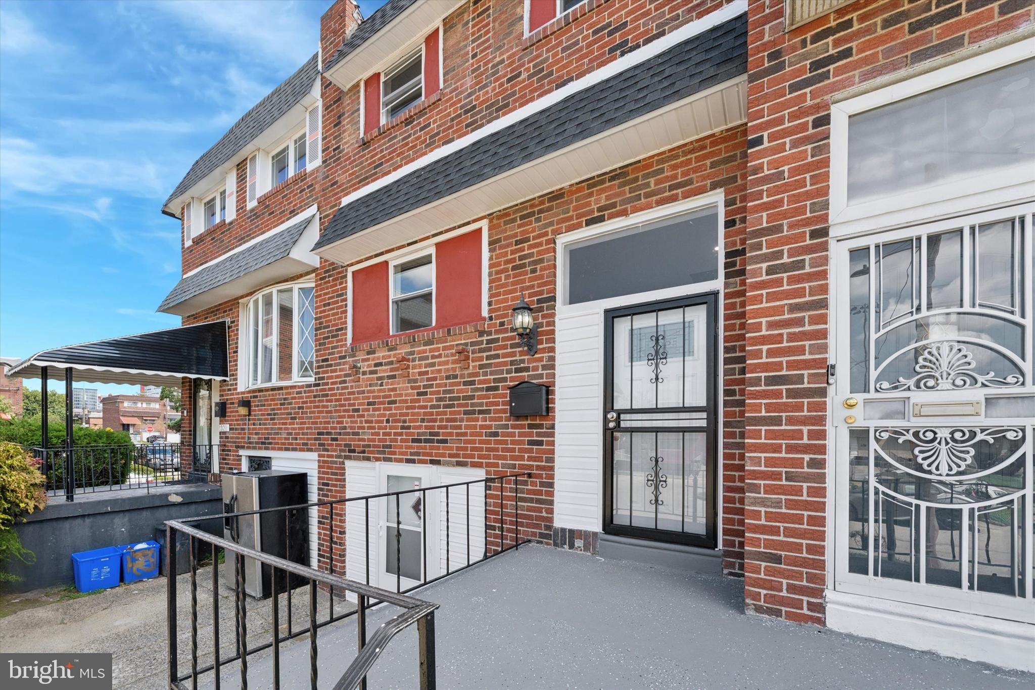 1319 PATRICK HENRY PLACE