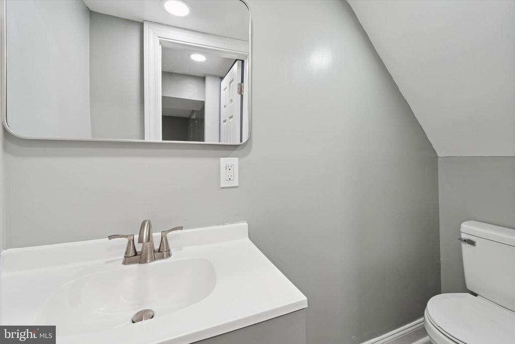 1319 PATRICK HENRY PLACE