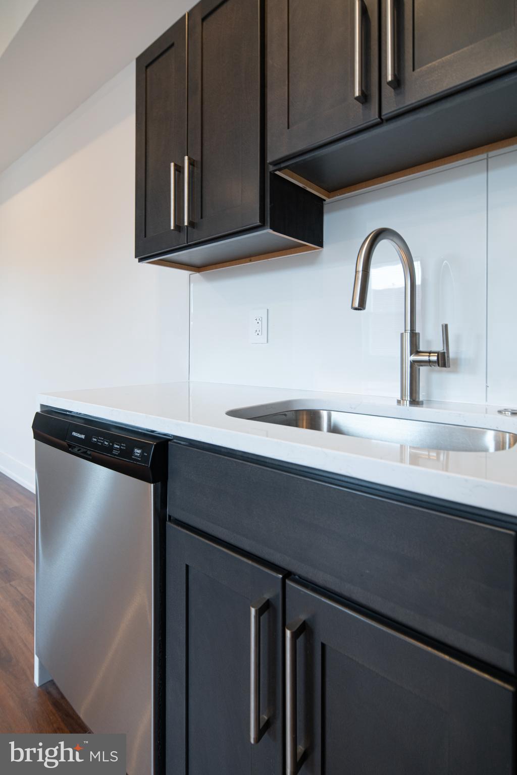 212 MANHEIM STREET 3