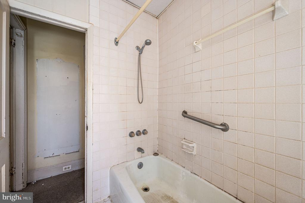 174 LAURISTON STREET 76