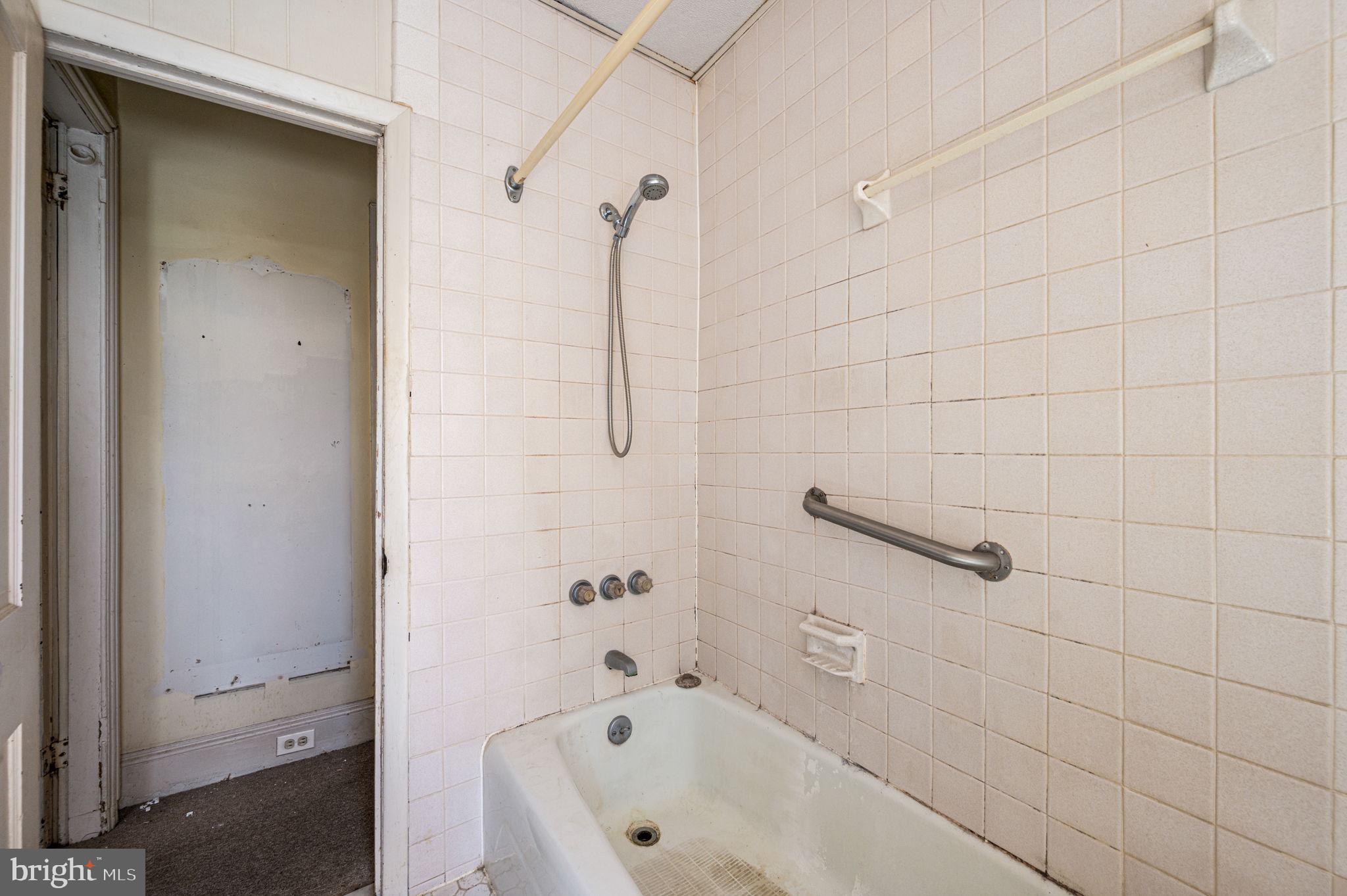 174 LAURISTON STREET 76