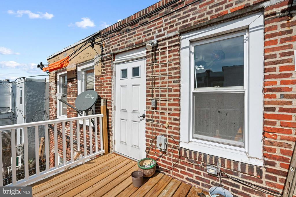 402 DURFOR STREET 2ND FLOOR