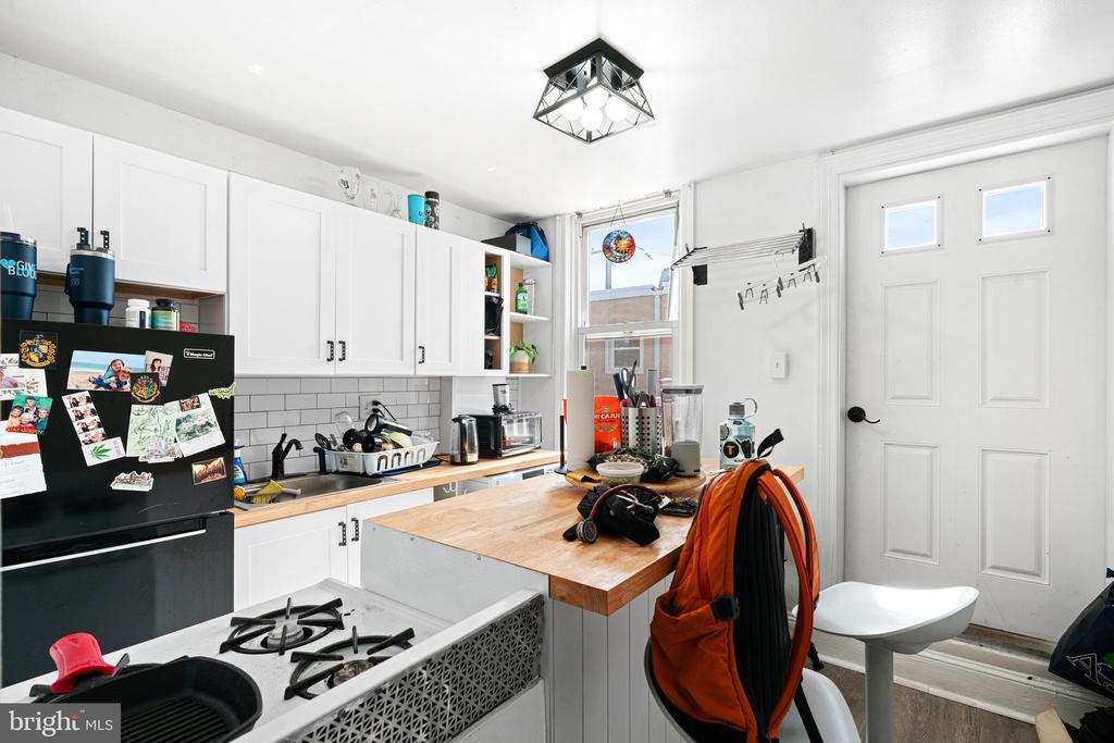 402 DURFOR STREET 2ND FLOOR