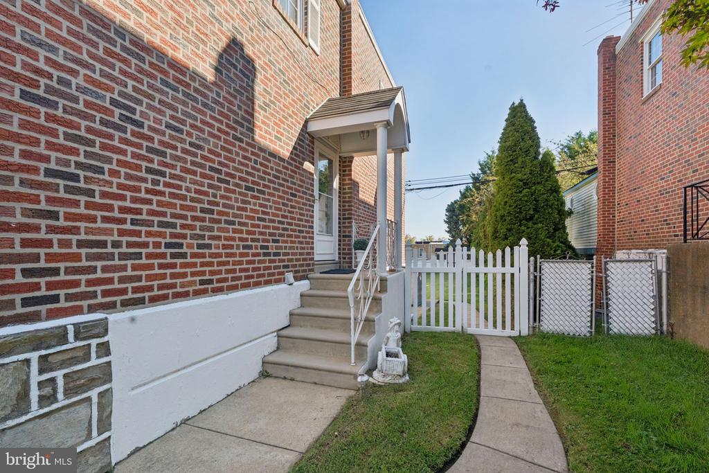 221 RIDGEFIELD ROAD