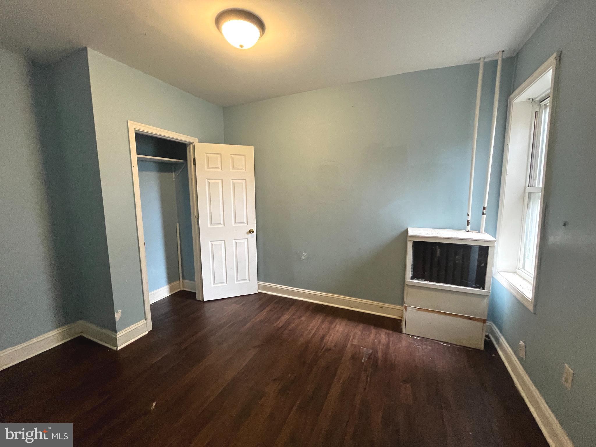 2035 W OXFORD STREET