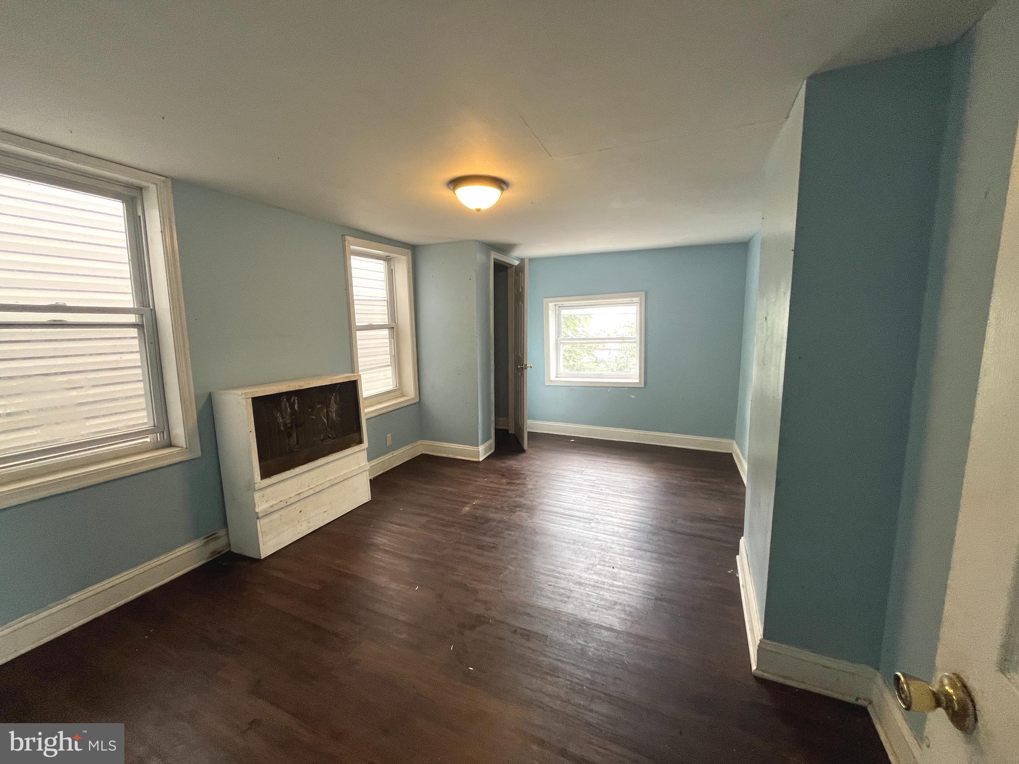 2035 W OXFORD STREET