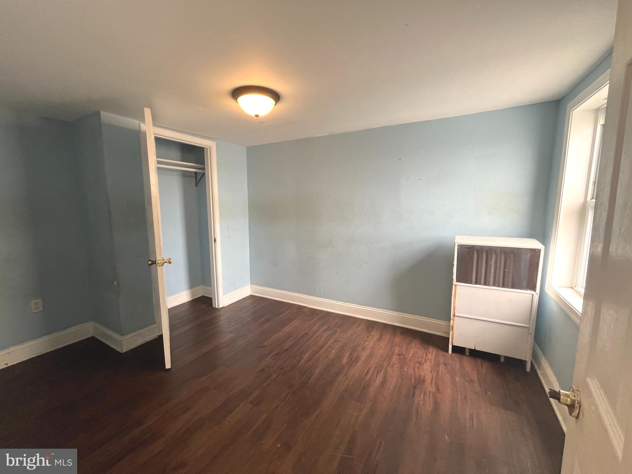 2035 W OXFORD STREET