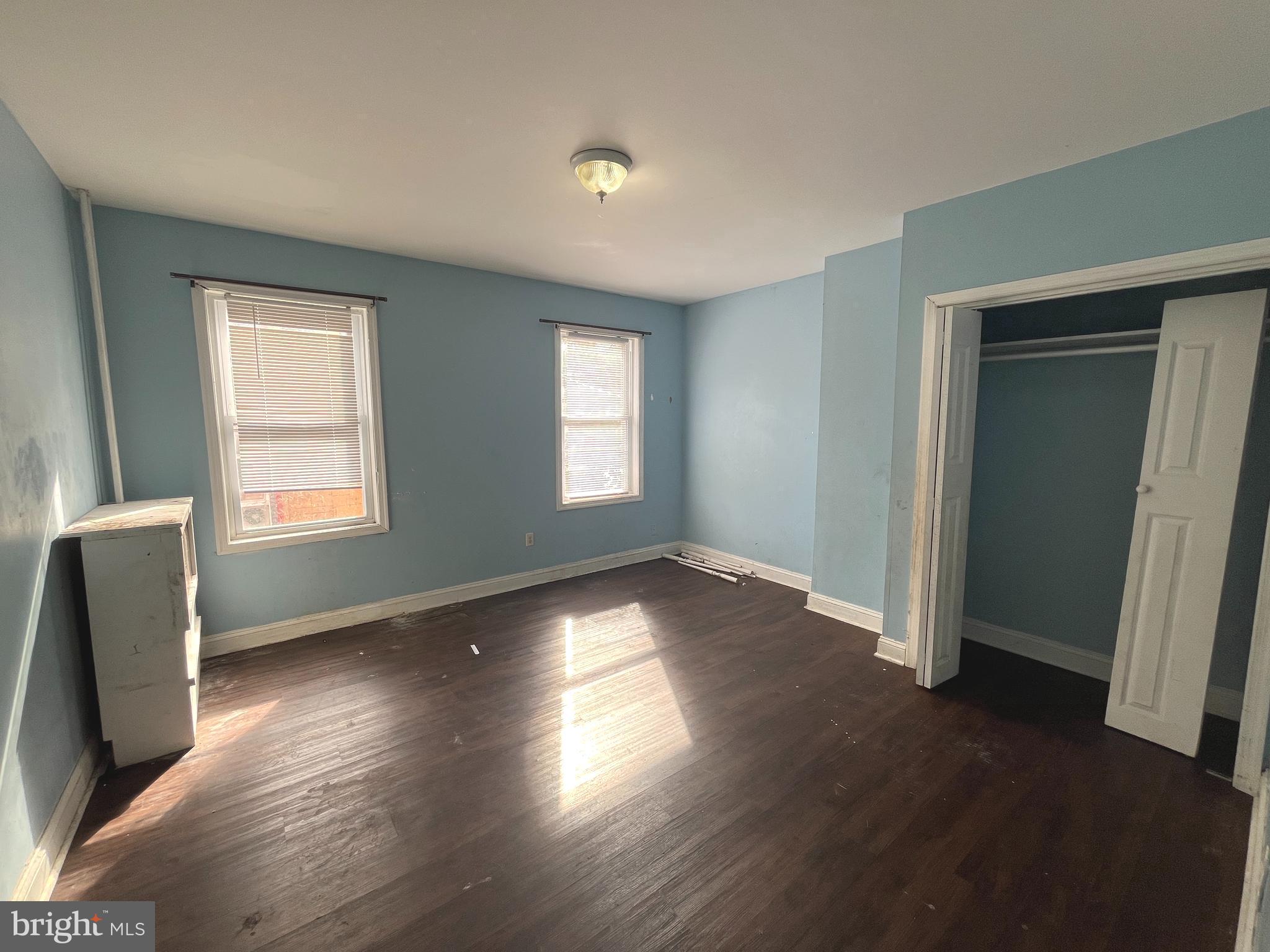 2035 W OXFORD STREET