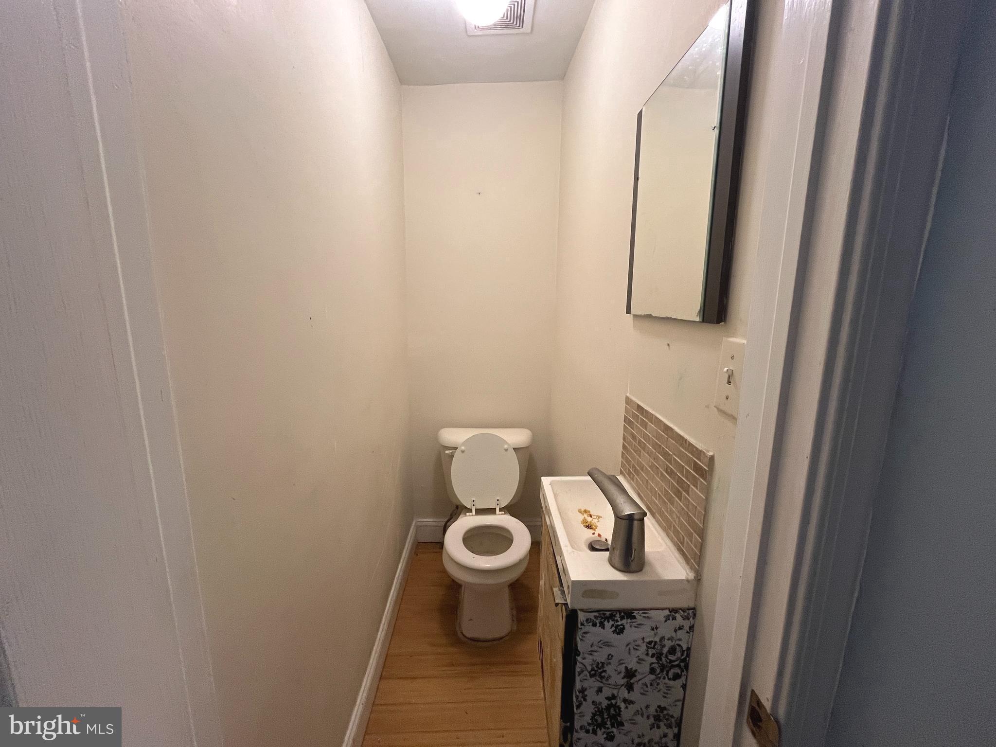 2035 W OXFORD STREET