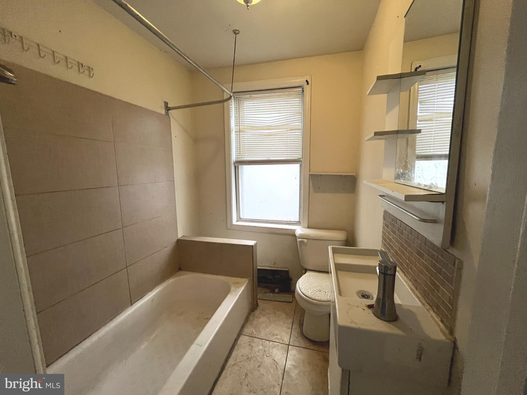 2035 W OXFORD STREET