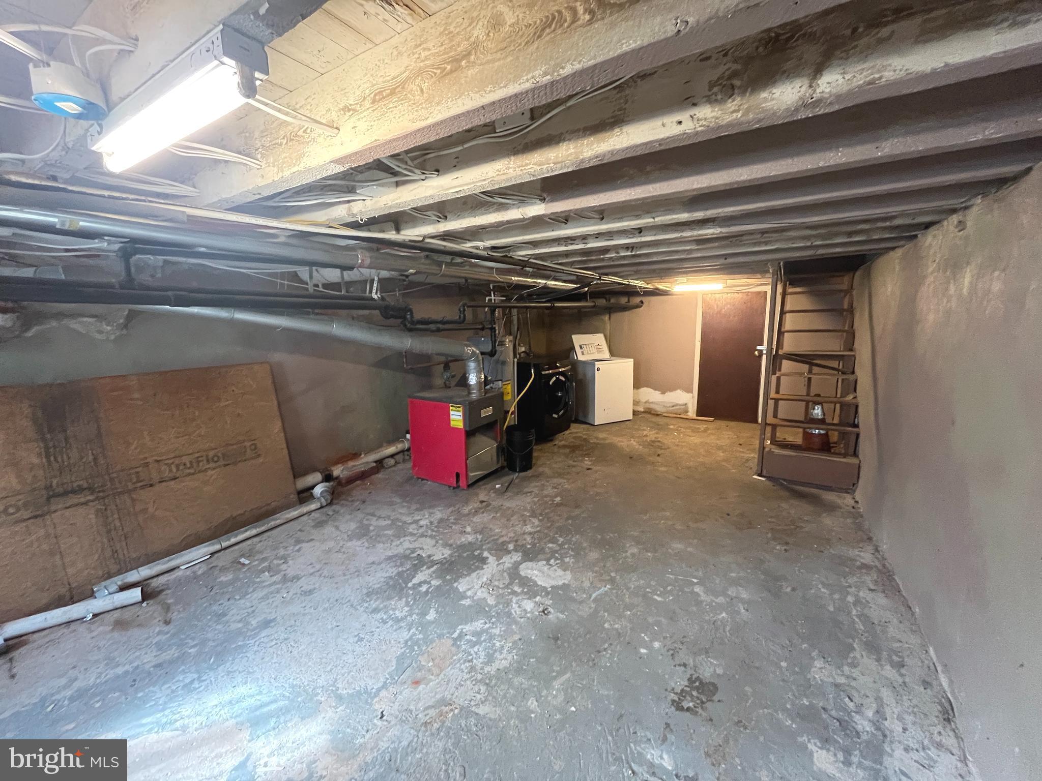 2035 W OXFORD STREET