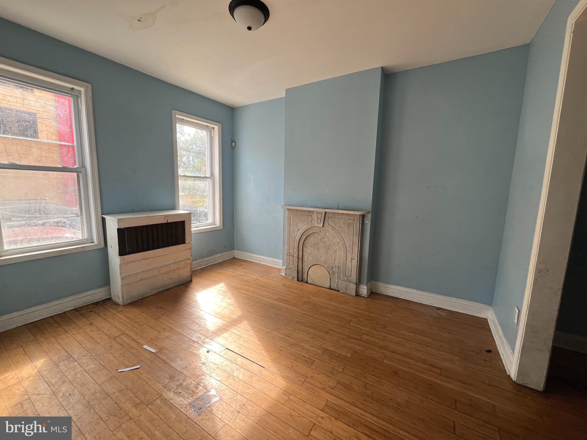 2035 W OXFORD STREET