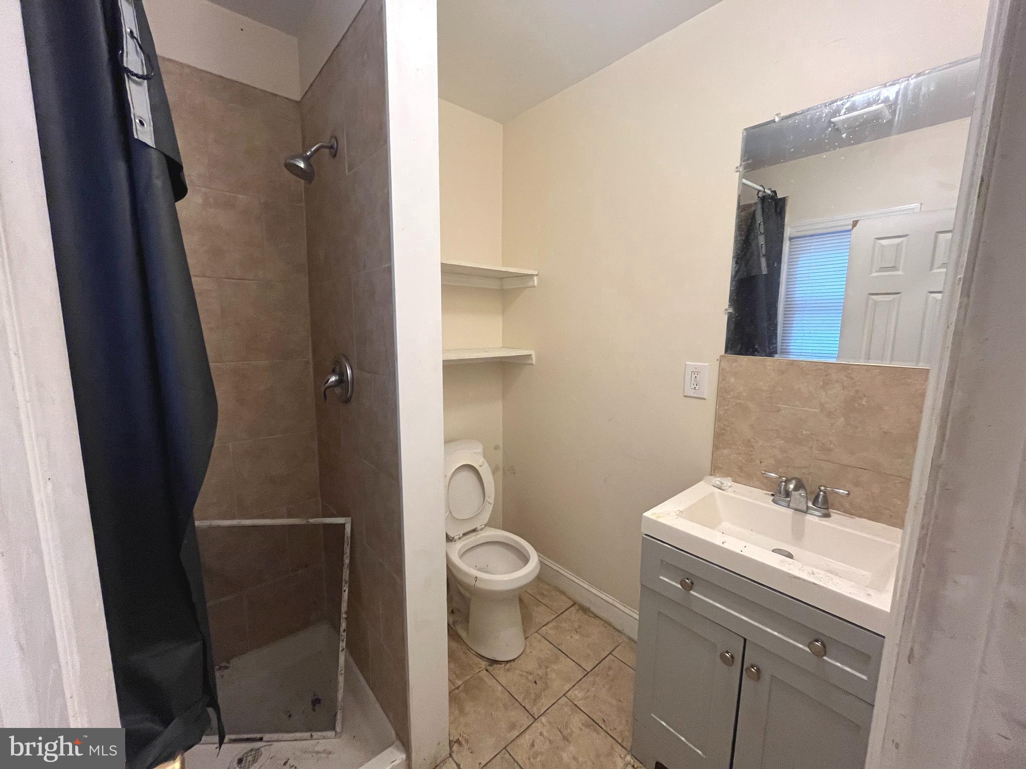 2035 W OXFORD STREET