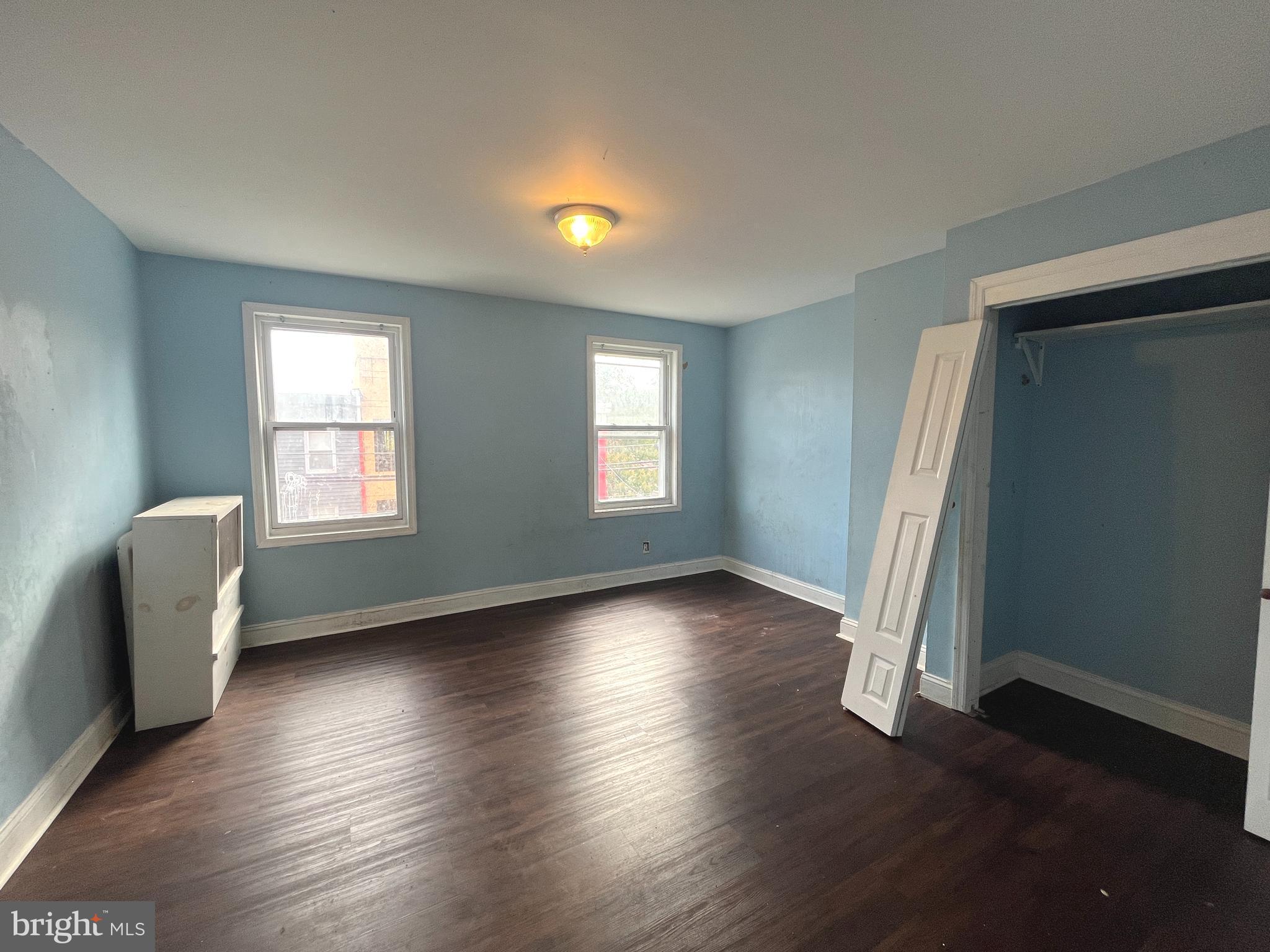 2035 W OXFORD STREET