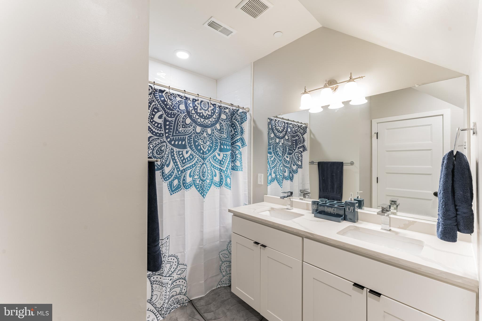 614 W MASTER STREET 1