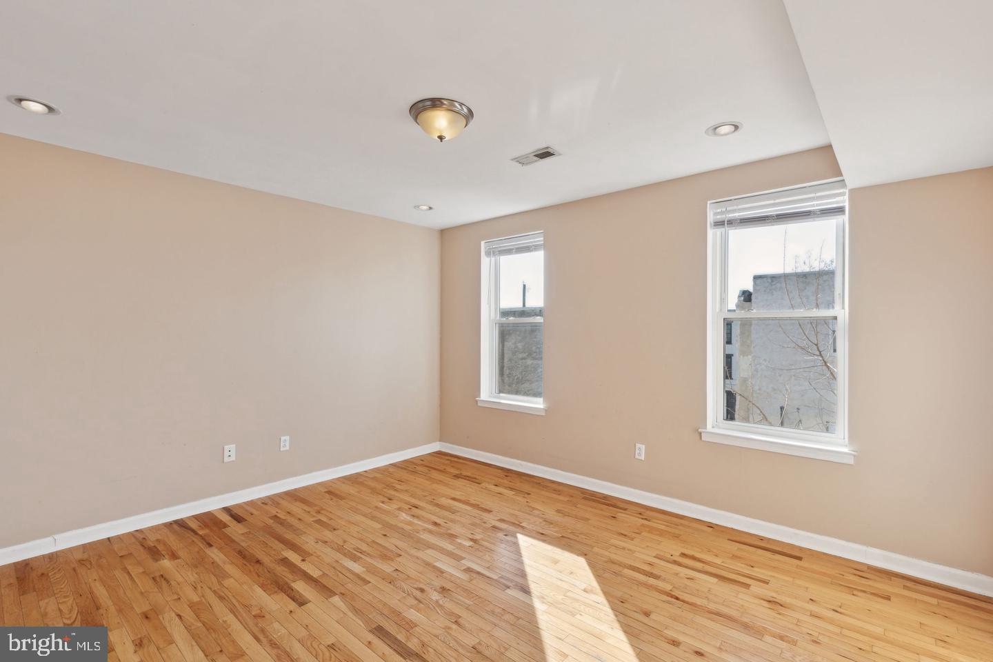 2022 N WOODSTOCK STREET