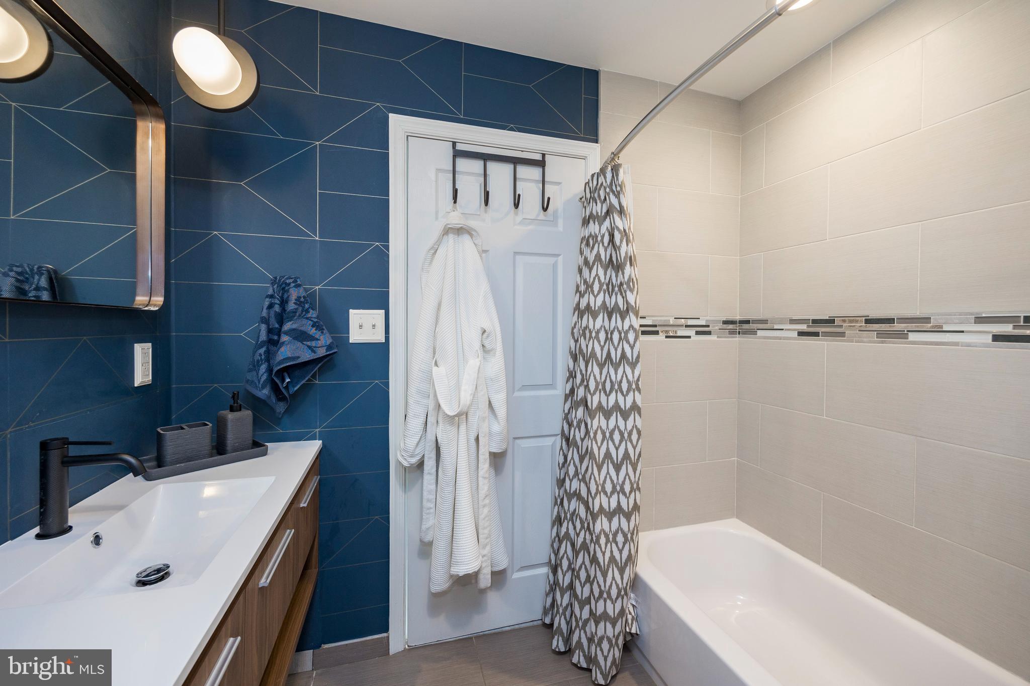 3013 W HARPER STREET