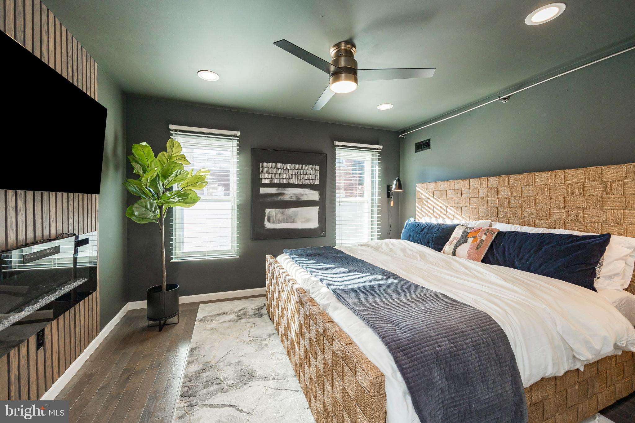 3013 W HARPER STREET