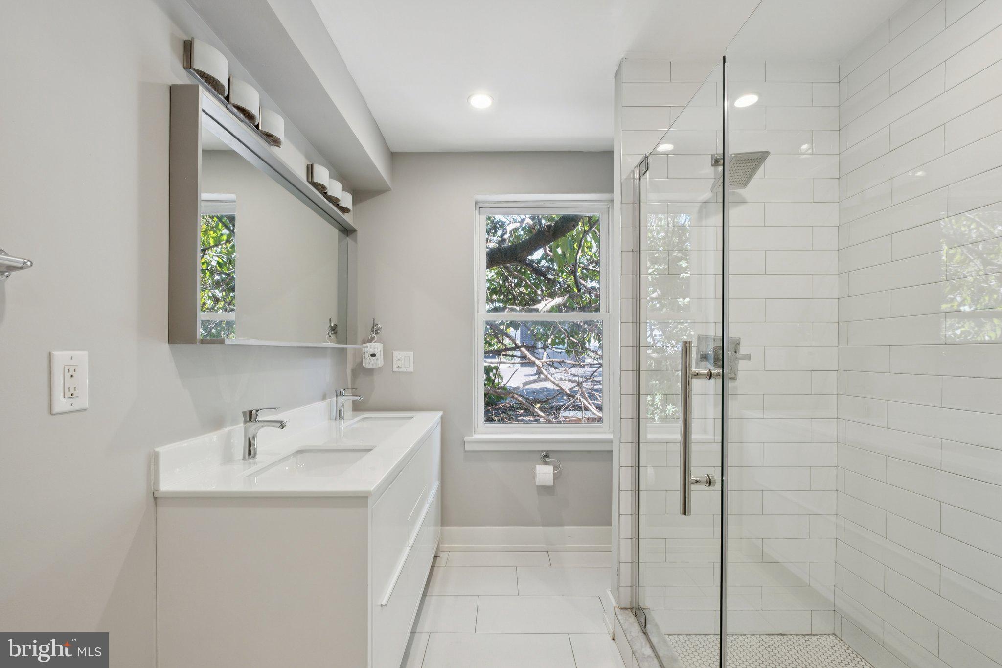 1533 S LAMBERT STREET