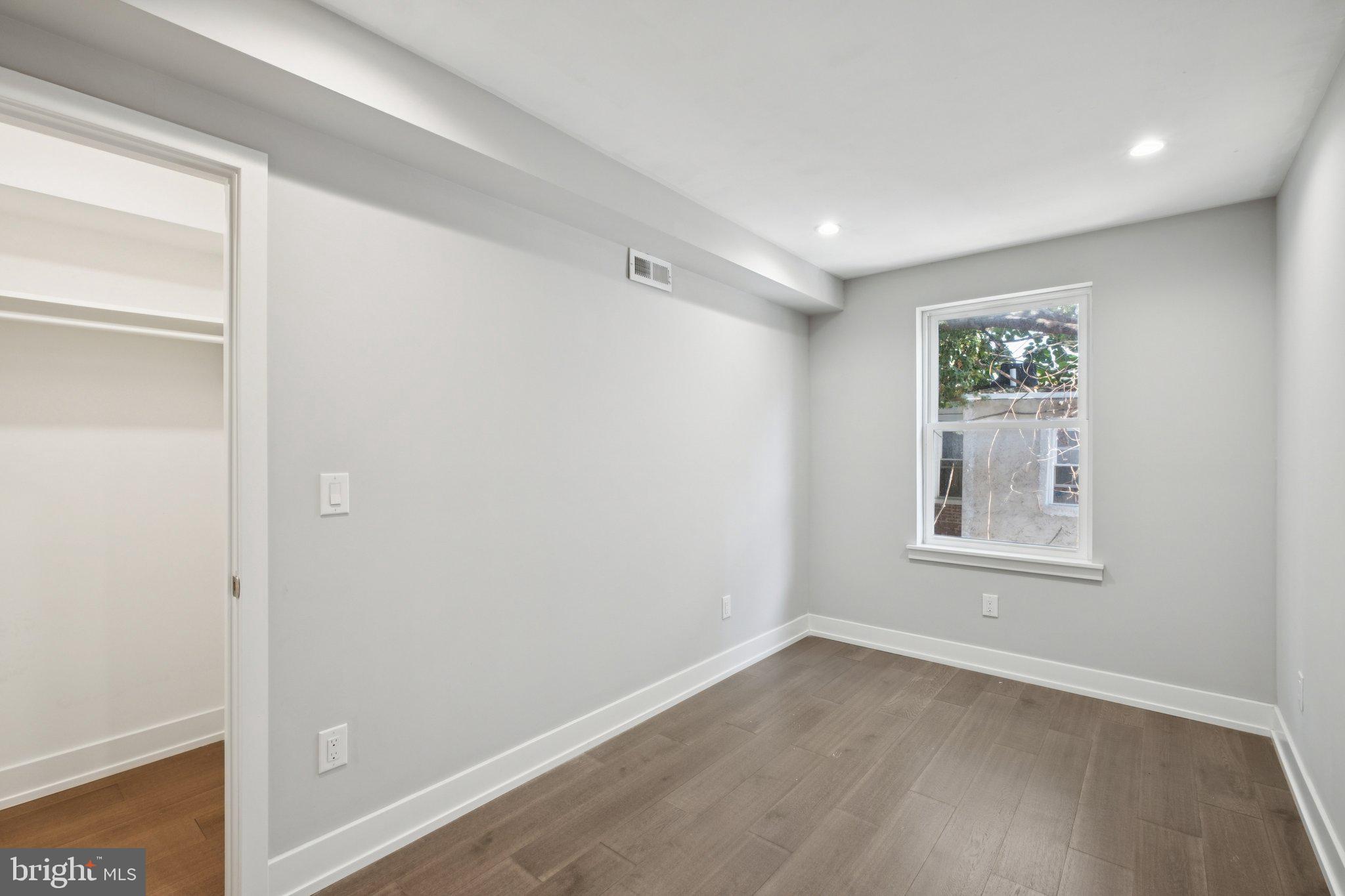 1533 S LAMBERT STREET