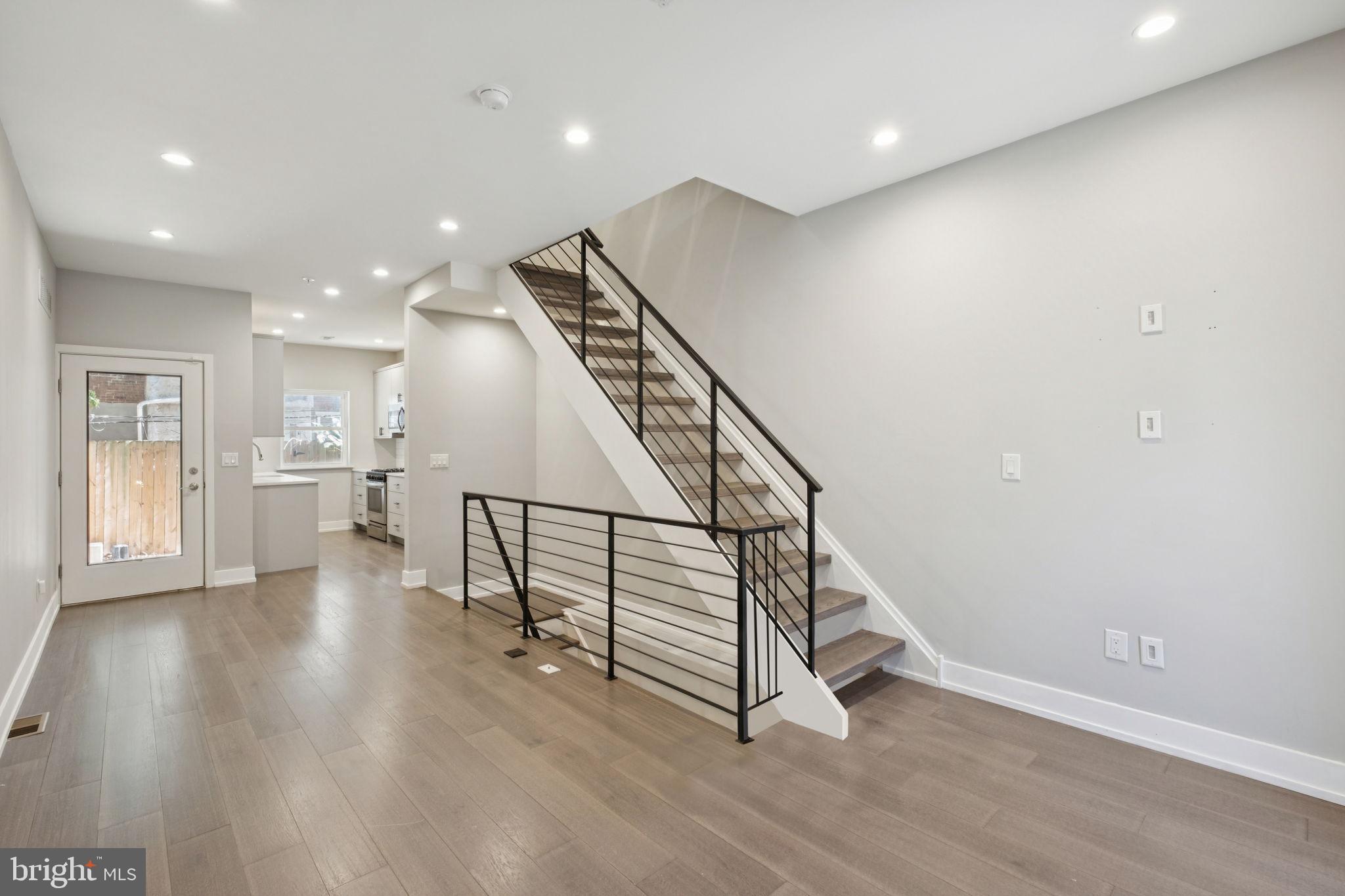 1533 S LAMBERT STREET