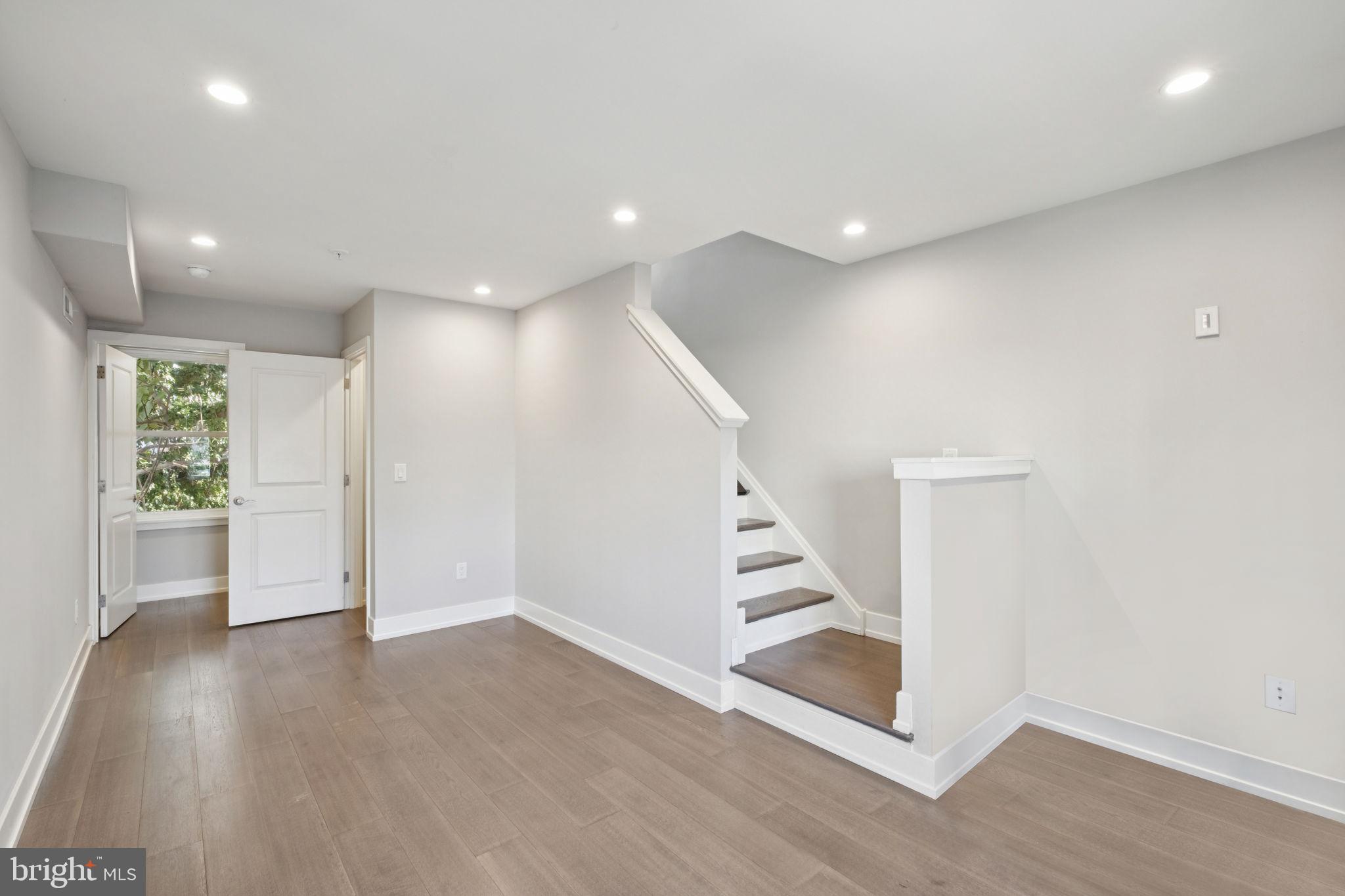 1533 S LAMBERT STREET