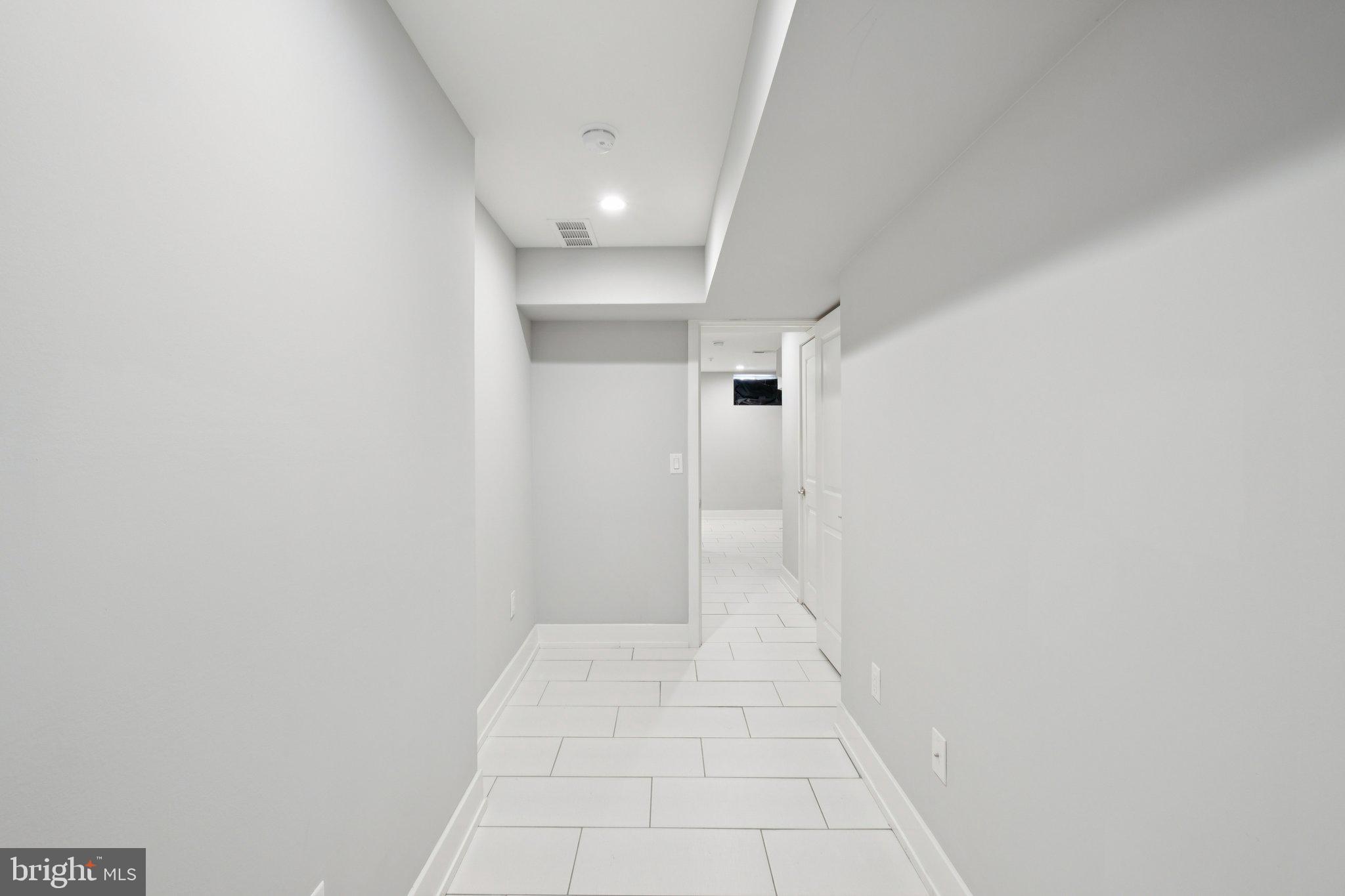 1533 S LAMBERT STREET