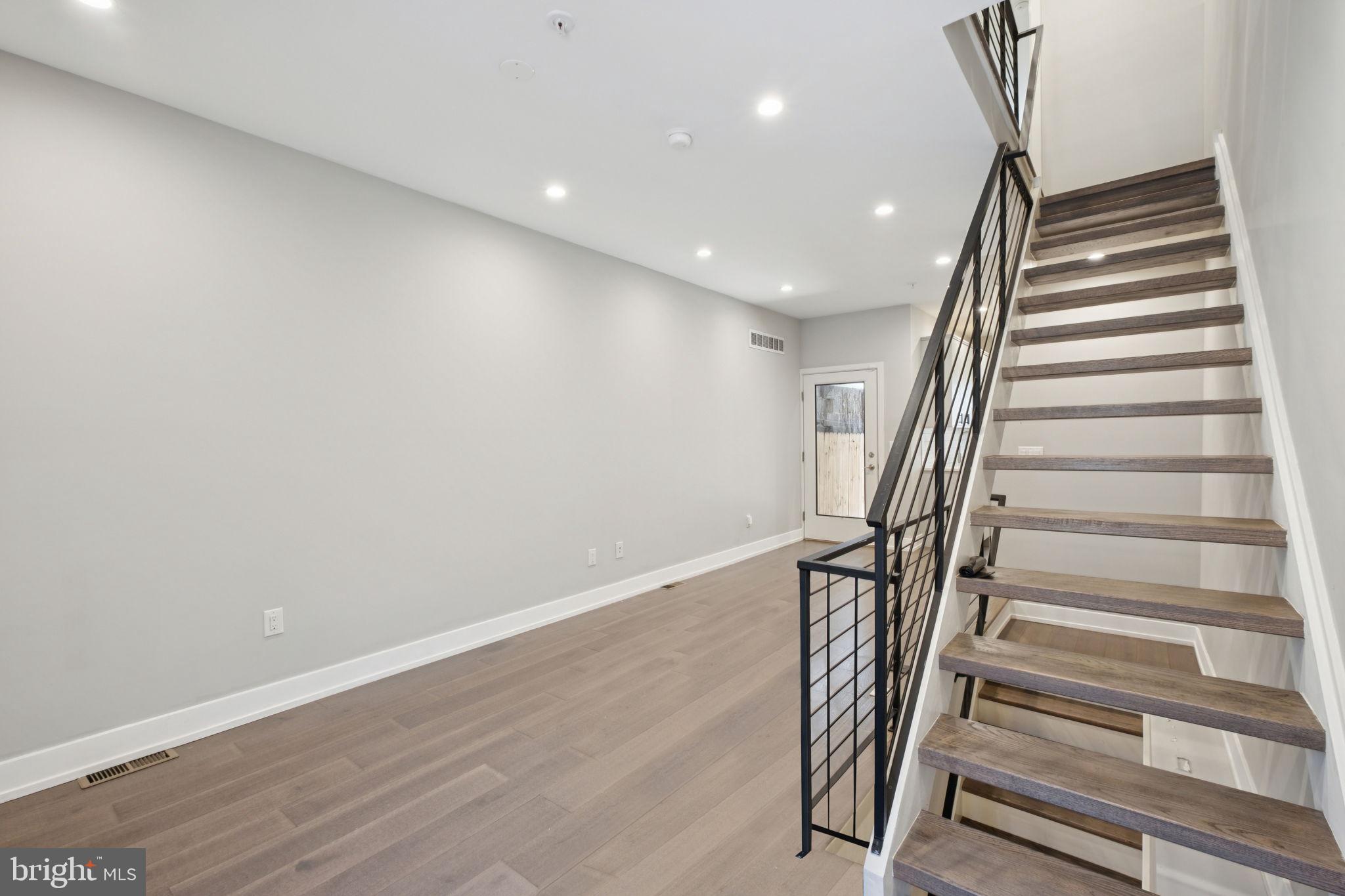 1533 S LAMBERT STREET