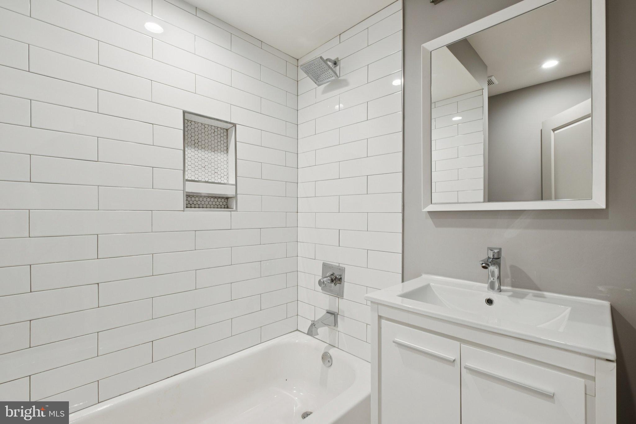 1533 S LAMBERT STREET