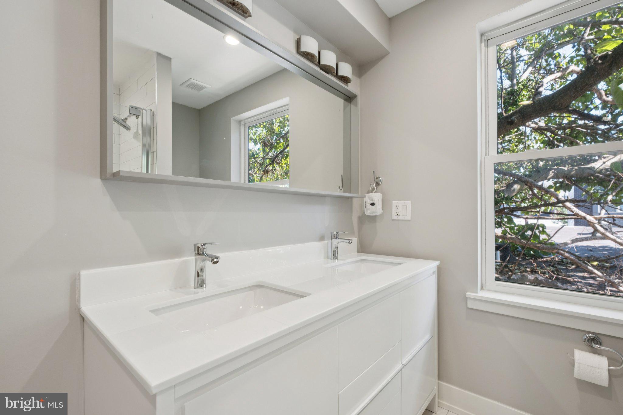 1533 S LAMBERT STREET