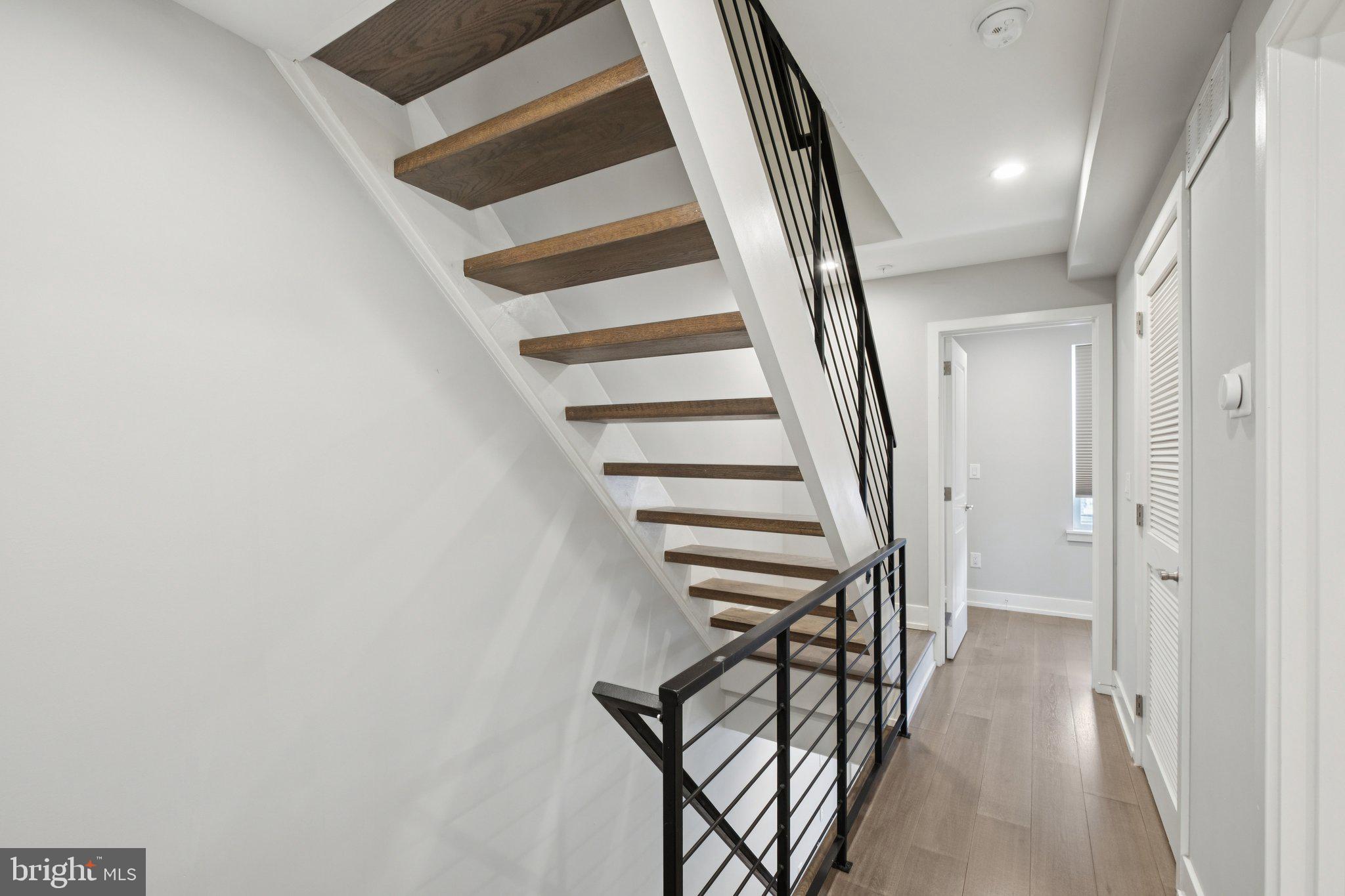 1533 S LAMBERT STREET