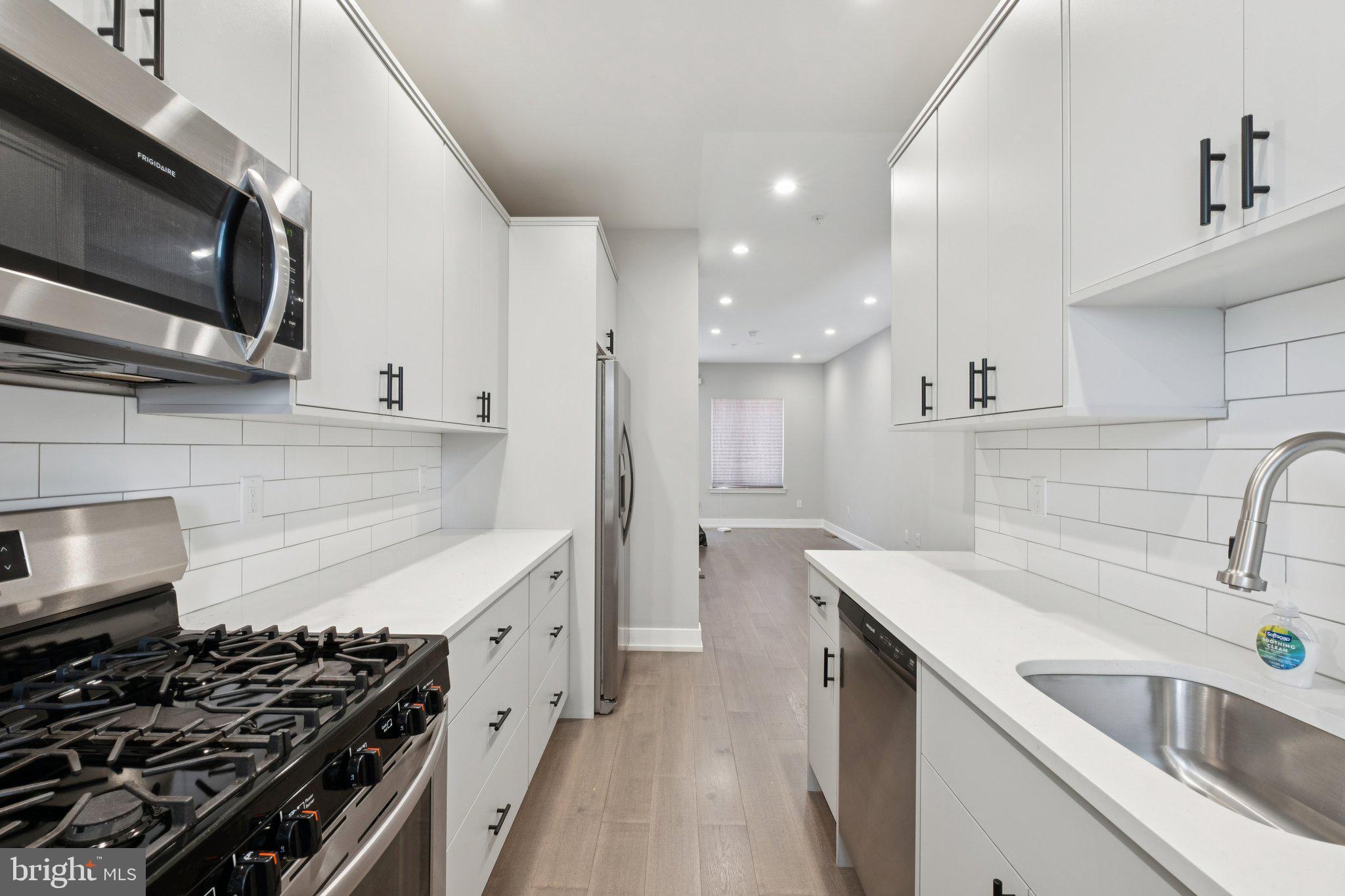 1533 S LAMBERT STREET