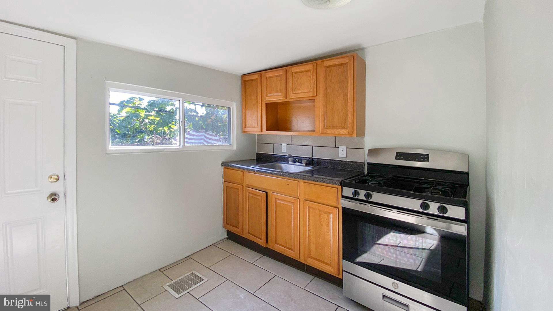 230 E WILLARD STREET