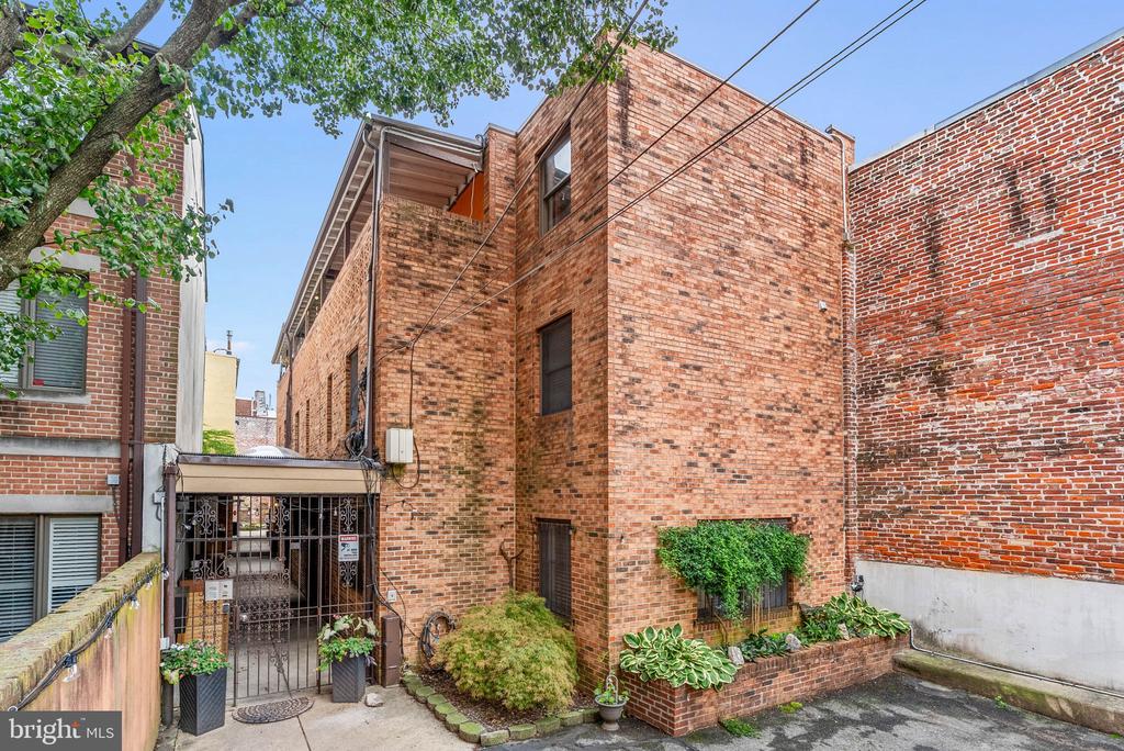 238 QUEEN STREET 1