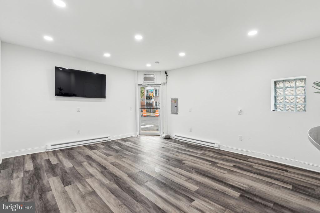 1633 W OXFORD STREET